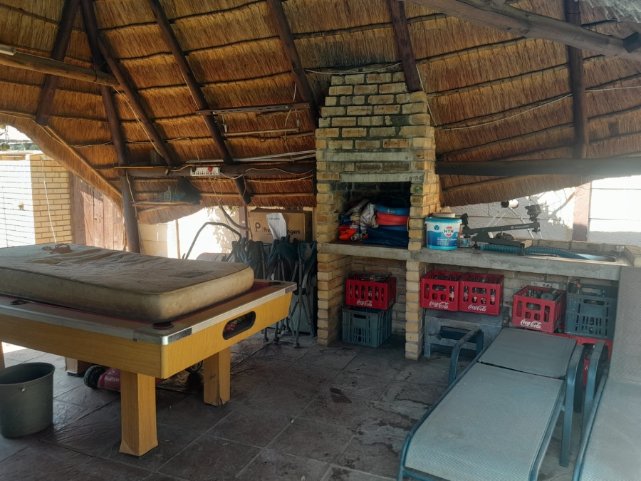 4 Bedroom Property for Sale in Oos Einde North West